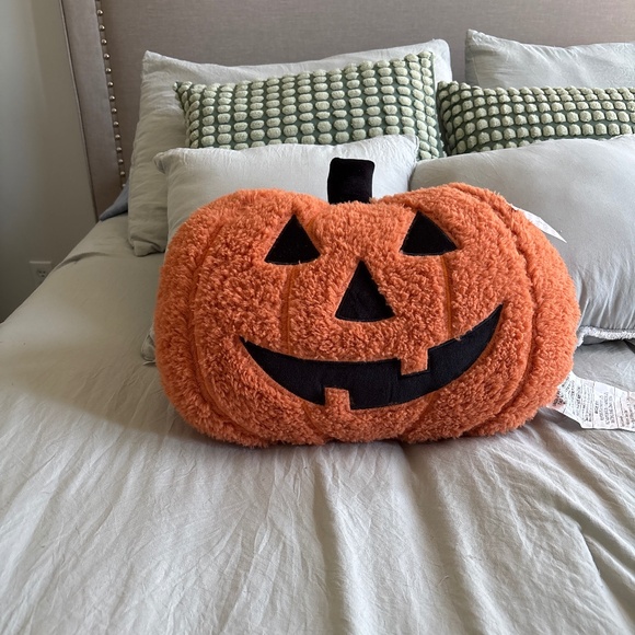 Cupcakes and cashmere pumpkin pillow - Picture 1 of 3